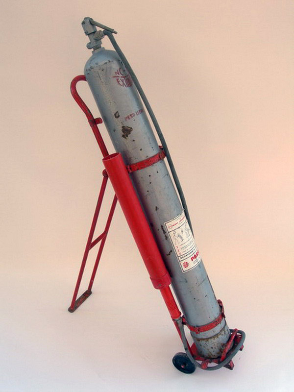 extinto carro metal 140x20x20 (35eu.) 1u